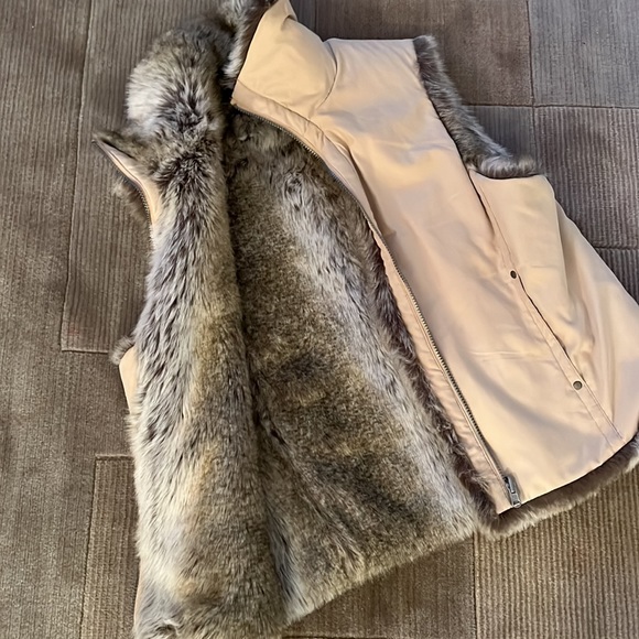 SUPER SOFT REVERSIBLE EXTREMELY WARM FAUX FUR VEST SIZE MED - Picture 3 of 6